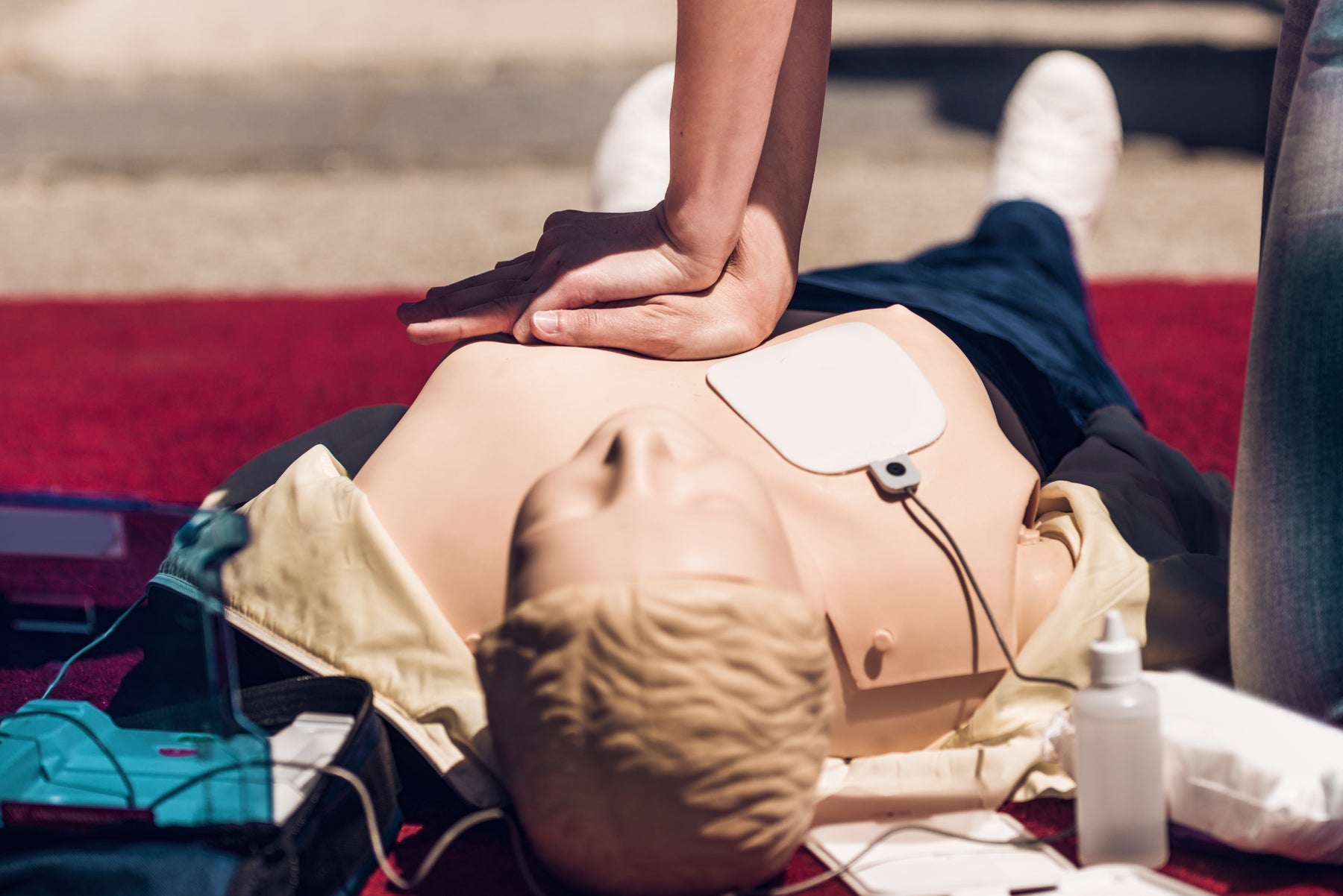 AED - Using Defibrillators to Save Lives - What You Need to Know