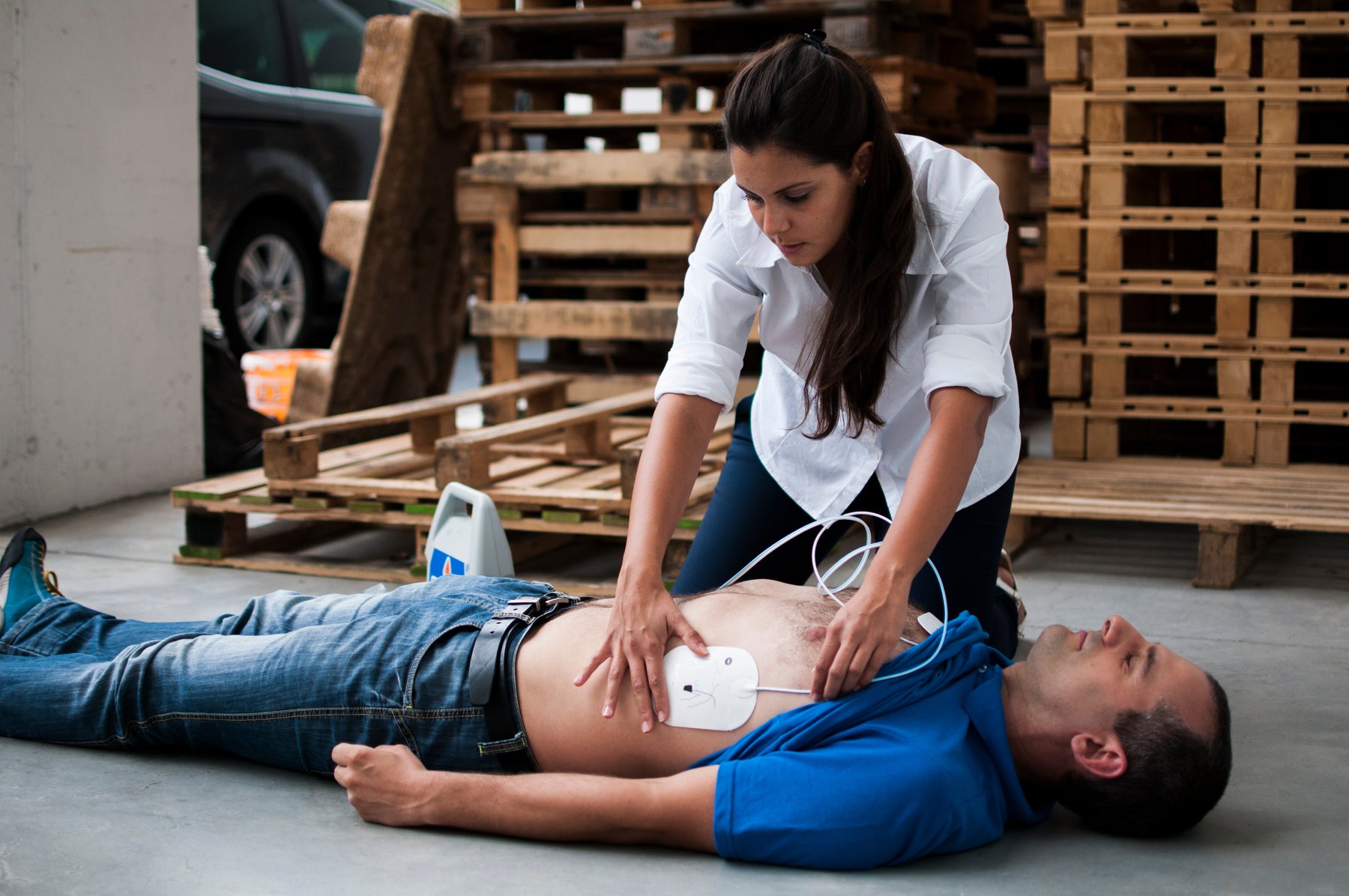 The Surprising Ease of Using a Defibrillator, Even without Prior Experience